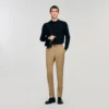 Elastische broek met rechte pijpen Elastische broek met rechte pijpen