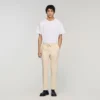 Elastische broek met rechte pijpen Elastische broek met rechte pijpen