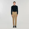 Elastische broek met rechte pijpen Elastische broek met rechte pijpen