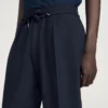 Elastische broek met rechte pijpen Elastische broek met rechte pijpen