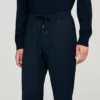 Elastische broek met rechte pijpen Elastische broek met rechte pijpen