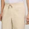 Elastische broek met rechte pijpen Elastische broek met rechte pijpen