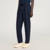 Elastische broek met rechte pijpen Elastische broek met rechte pijpen