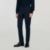 Elastische broek met rechte pijpen Elastische broek met rechte pijpen