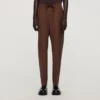 Elastische broek met rechte pijpen Elastische broek met rechte pijpen