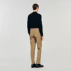 Elastische broek met rechte pijpen Elastische broek met rechte pijpen