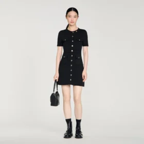Gebreide mini-jurk met knoopsluiting