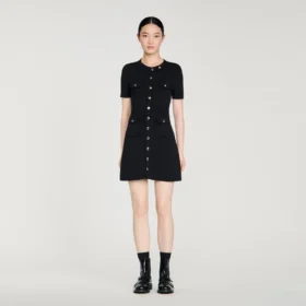 Gebreide mini-jurk met knoopsluiting