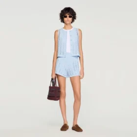 Korte, gehaakte short met hoge taille en kralenversiering
