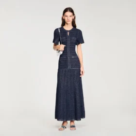 Maxijurk van gebreid materiaal met strass-steentjes