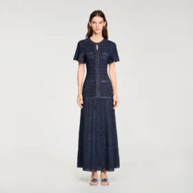 Maxijurk van gebreid materiaal met strass-steentjes