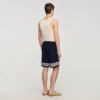 Soepelvallende korte broek met contrasterend patroon