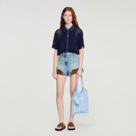 Top van gehaakt materiaal en Jeans