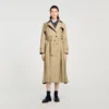Trenchcoat met riemen en dubbele rij knopen Trenchcoat met riemen en dubbele rij knopen