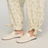 Wijd uitlopende broek met bloemenprint Wijd uitlopende broek met bloemenprint